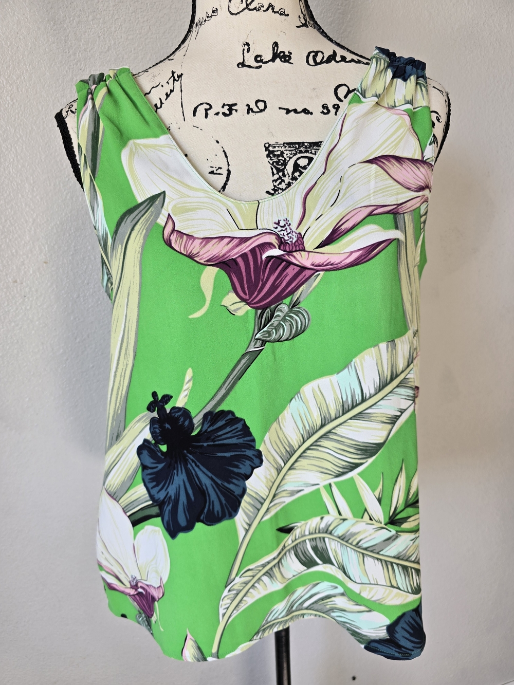 Ann Taylor Green Floral Printed V-Neck Sleeveless Top Blouse Size MP